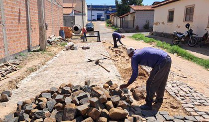 Infraestrutura: Programa Tapa-buracos chega a mais de vinte ruas de Floriano na última quinzena (Foto: Divulgação / Prefeitura Municipal de Floriano)