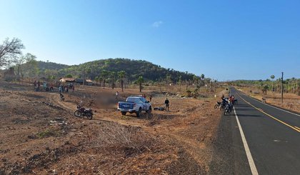 Jovem é encontrado morto com marcas de tiros às margens de rodovia no Piauí (Foto: Divulgação/PMPI) Jovem é encontrado morto com marcas de tiros às margens de rodovia no Piauí (Foto: Divulgação/PMPI)