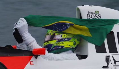Lewis Hamilton pilota carro histórico de Senna no GP de São Paulo 2024 (Foto: Reuters-globo esporte) Lewis Hamilton pilota carro histórico de Senna no GP de São Paulo 2024 (Foto: Reuters-globo esporte)