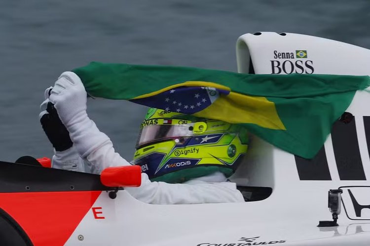 Lewis Hamilton pilota carro histórico de Senna no GP de São Paulo 2024