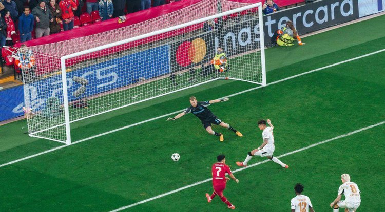 Liverpool goleou o Bayer Leverkusen pela Champions League