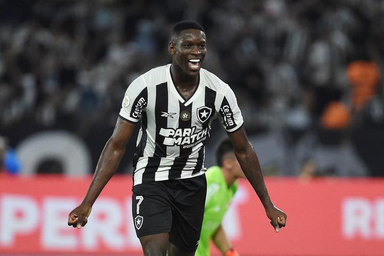 Luiz Henrique comemora gol em Botafogo x Inter