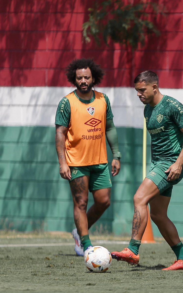 Marcelo ao lado de David Terans em treino