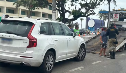 Motorista foi informado de que não poderia passar pelo local. (Foto: SMTT/Aracaju) Motorista foi informado de que não poderia passar pelo local. (Foto: SMTT/Aracaju)