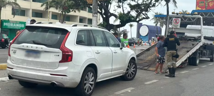Motorista foi informado de que não poderia passar pelo local.