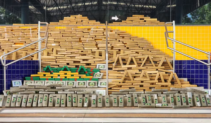 Polícia apreende 650 quilos de maconha e skank na cidade de Cuiabá (Foto: Divulgação/PRF) Polícia apreende 650 quilos de maconha e skank na cidade de Cuiabá (Foto: Divulgação/PRF)