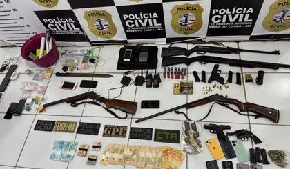Polícia Civil apreendeu dinheiro em espécie, armas, drogas e outros objetos usados pelos suspeitos. (Foto: Divulgação/Polícia Civil) Polícia Civil apreendeu dinheiro em espécie, armas, drogas e outros objetos usados pelos suspeitos. (Foto: Divulgação/Polícia Civil)