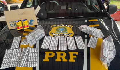 PRF apreende 3 mil comprimidos de remédios (Foto: Policia Rodoviária Federal) PRF apreende 3 mil comprimidos de remédios (Foto: Policia Rodoviária Federal)