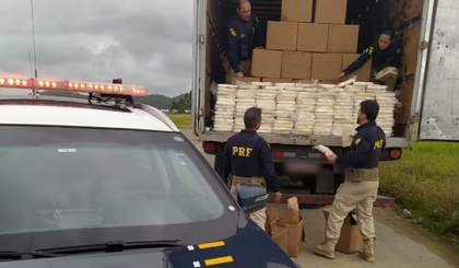 PRF apreende maior carga de cocaína da história de SC. (Foto: Divulgação/PRF) PRF apreende maior carga de cocaína da história de SC. (Foto: Divulgação/PRF)