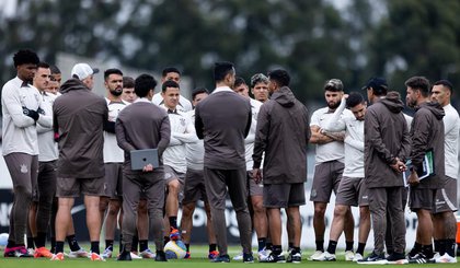 Ramón Díaz conversa com elenco do Corinthians (Foto: Rodrigo Coca / Ag. Corinthians) Ramón Díaz conversa com elenco do Corinthians (Foto: Rodrigo Coca / Ag. Corinthians)