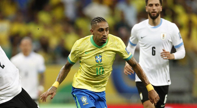 Raphinha rebate vaias da torcida para a Seleção Brasileira