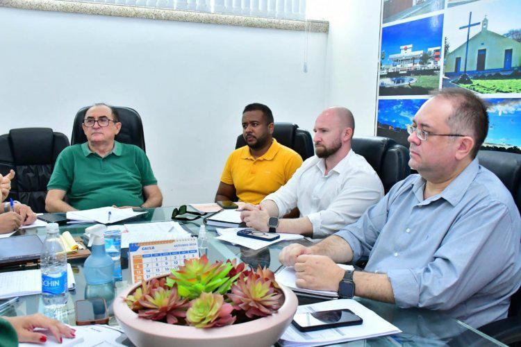 Reunião com prefeito Antônio Reis e representantes de diversas pastas municipais