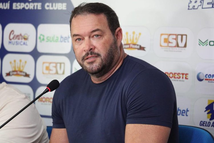 Roberto Fernandes, técnico do Piauí