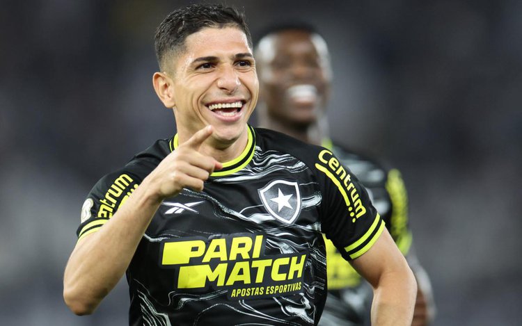 Savarino brilhou em mais uma vitória do Botafogo