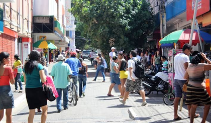 Segundo o Sindilojas os estabeecimentos do Centro da capital terão funcionamento ampliado no sábado (Foto: Reprodução / Redes sociais)