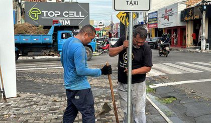 Sutran de Floriano realiza sinalização vertical em vias do município (Foto: Divulgação / Prefeitura Municipal de Floriano)