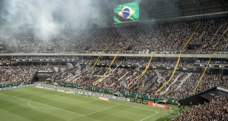 Torcida do Galo faz a festa na Arena MRV; promessa é de novo show no domingo