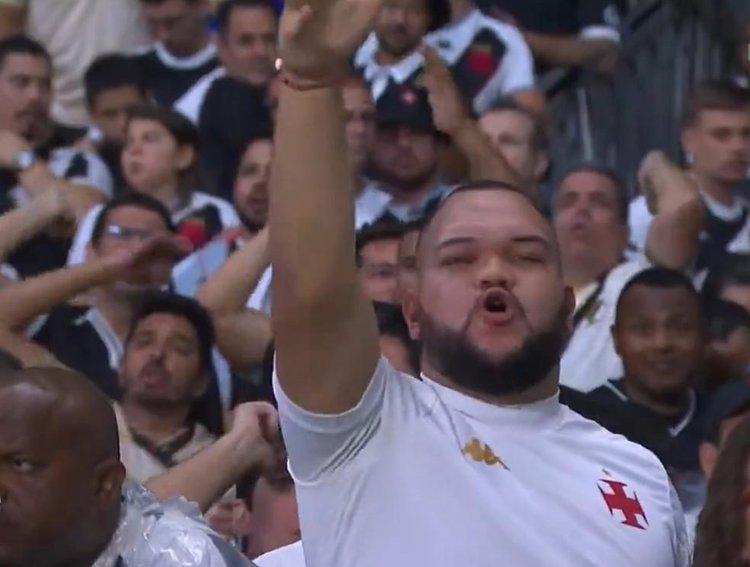 Torcida do Vasco protesta após derrota para o Inter