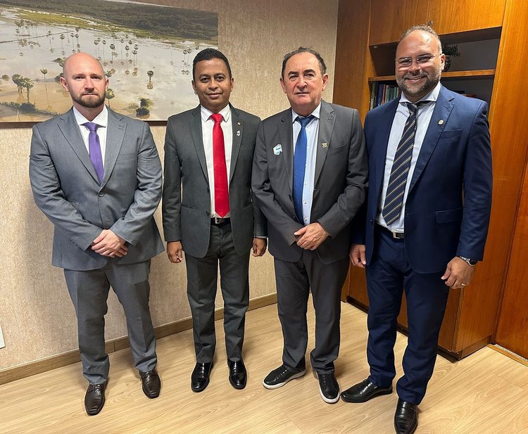 visitamos o deputado federal Dr. Francisco Costa, onde dialogamos e trouxemos demandas importantes na área da saúde