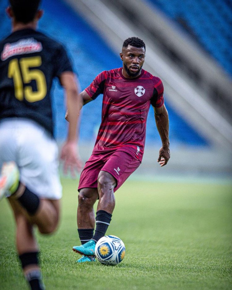 Volante Pedro Dias, do Moto Club, em jogo-treino no Castelão
