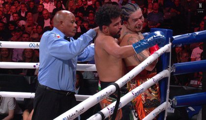Whindersson Nunes ri enquanto é encurralado pelo boxeador indiano Neeraj Goyat (Foto: Reprodução/X @NetflixBrasil) Whindersson Nunes ri enquanto é encurralado pelo boxeador indiano Neeraj Goyat (Foto: Reprodução/X @NetflixBrasil)