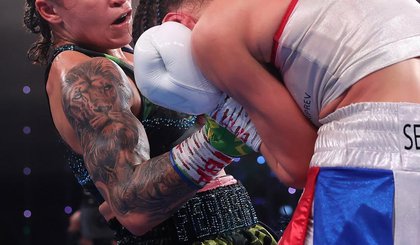 A lutadora subiu ao ringue neste sábado (15) em Monte Carlo (Mônaco) para defender o cinturão peso-leve (até 60kg) da Federação Internacional de Boxe (IBF) diante da francesa Licia Bourdesa. (Foto: Divulgação/Matchroom Boxing) A lutadora subiu ao ringue neste sábado (15) em Monte Carlo (Mônaco) para defender o cinturão peso-leve (até 60kg) da Federação Internacional de Boxe (IBF) diante da francesa Licia Bourdesa. (Foto: Divulgação/Matchroom Boxing)