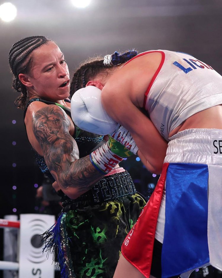 A lutadora subiu ao ringue neste sábado (15) em Monte Carlo (Mônaco) para defender o cinturão peso-leve (até 60kg) da Federação Internacional de Boxe (IBF) diante da francesa Licia Bourdesa.
