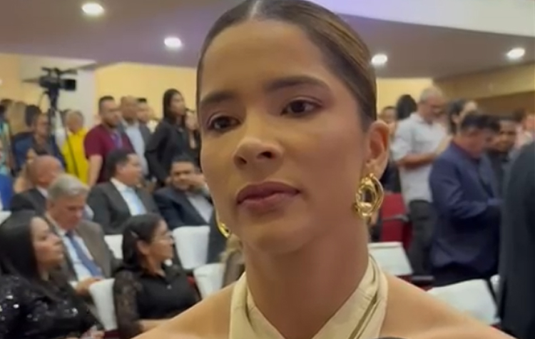 Ao ser diplomada vereadora, Tatiana Medeiros minimiza buscas da PF em sua instituição