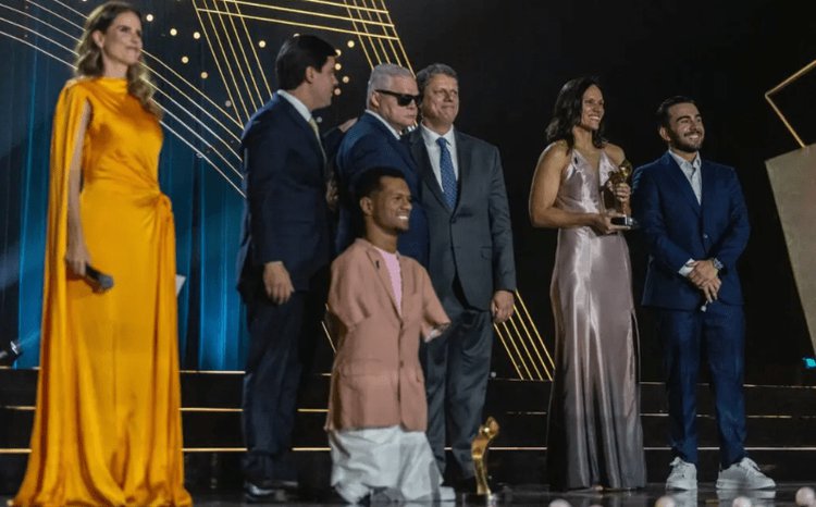 Carol Santiago e Gabrielzinho vencem Prêmio Paralímpicos
