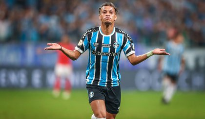Cascavel cobrou o Grêmio nas redes sociais por conta de uma dívida. (Foto: LUCAS UEBEL/GREMIO FBPA) Cascavel cobrou o Grêmio nas redes sociais por conta de uma dívida. (Foto: LUCAS UEBEL/GREMIO FBPA)