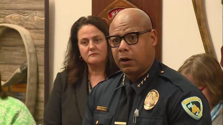 Chefe da polícia de Madison, Shon Barnes, em coletiva de imprensa.