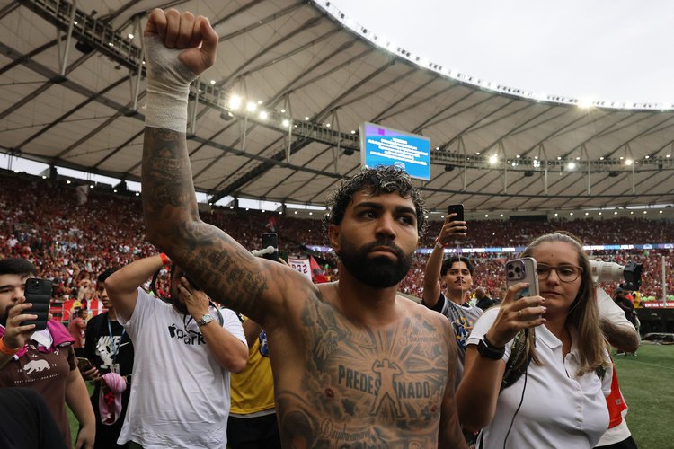 Contrato do atacante com o Flamengo se encerra no fim deste ano.