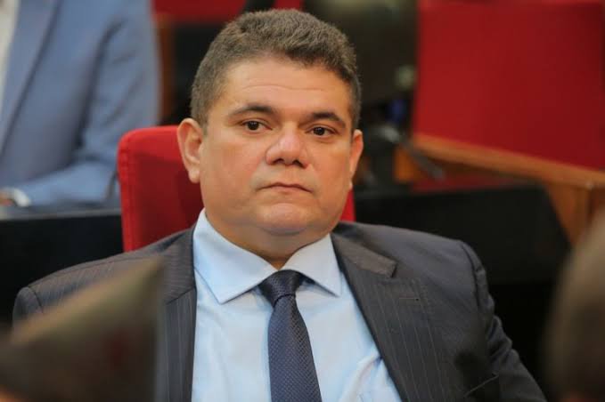 Exoneração de Fábio Xavier permite retorno à Assembleia para votação do orçamento.