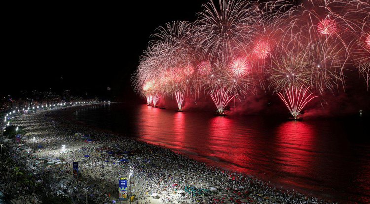 Festa de Réveillon na praia de Copacabana