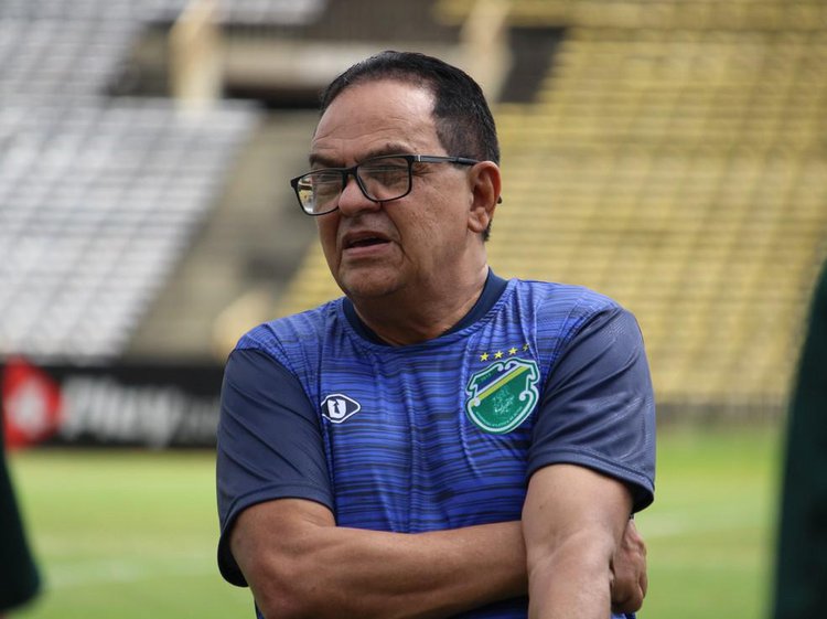 Francisco Diá, técnico do Altos