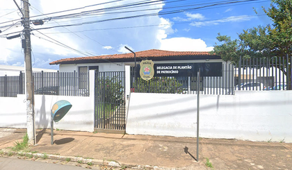 Grávida de 8 meses é presa após invadir casa e ser flagrada por câmeras. (Foto: Reprodução/Google Maps) Grávida de 8 meses é presa após invadir casa e ser flagrada por câmeras. (Foto: Reprodução/Google Maps)