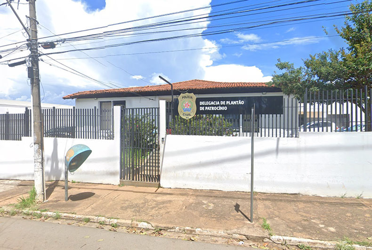 Grávida de 8 meses é presa após invadir casa e ser flagrada por câmeras.