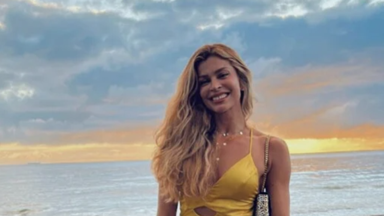 Grazi Massafera já iniciou o ano usando amarelo