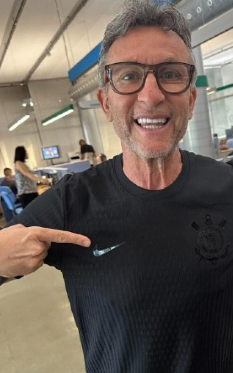 Ídolo do Corinthians e apresentador da Band, Neto