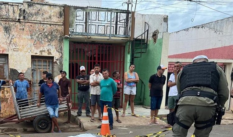 Idoso morre atingido por fio elétrico após caminhão arrastar fiação em Picos, no Sul do Piauí.
