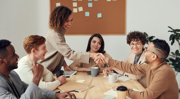 Imprevisibilidade econômica é a maior preocupação para 2025 entre os recrutadores.