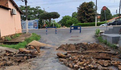 Infraestrutura: Tapa-buracos chega a mais nove bairros de Floriano. (Foto: Divulgação / Prefeitura Municipal de Floriano)
