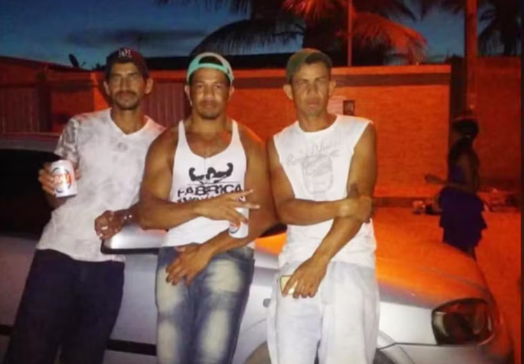 Irmãos seguiam para festa com amigo quando foram mortos a tiros.