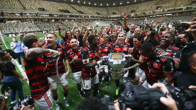Jogadores do Flamengo comemoram título da Copa do Brasil