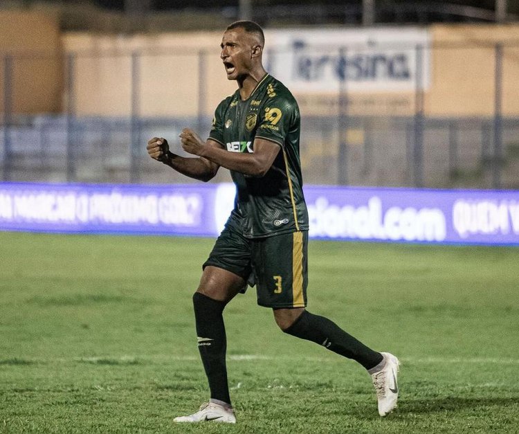 Leandro Amorim, zagueiro do Altos