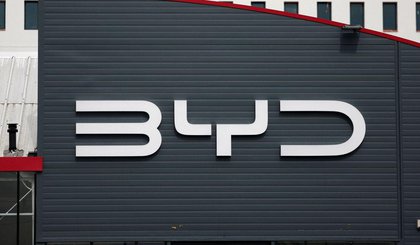 Logo da BYD em Reze, perto de Nantes, na França. (Foto: REUTERS / Stephane Mahe) Logo da BYD em Reze, perto de Nantes, na França. (Foto: REUTERS / Stephane Mahe)