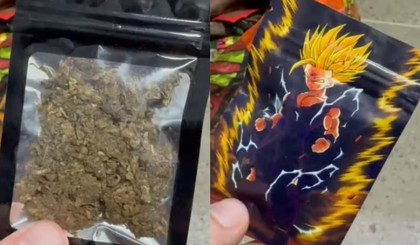 Maconha estava em pequenas embalagens com desenhos de animes. (Foto: Reprodução) Maconha estava em pequenas embalagens com desenhos de animes. (Foto: Reprodução)