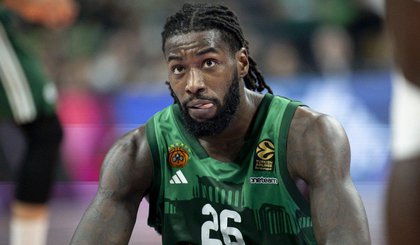 Mathias Lessort em partida de basquete do Panathinaikos (Foto: Divulgação/ @EuroLeague)
