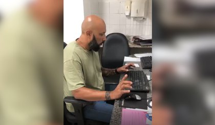 Médico é flagrado trabalhando bêbado por um paciente (Foto: Reprodução/Samambaia Mil Graus) Médico é flagrado trabalhando bêbado por um paciente (Foto: Reprodução/Samambaia Mil Graus)