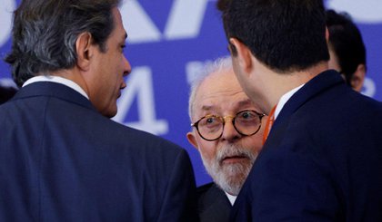 Ministro da Fazenda, Fernando Haddad, presidente Luiz Inácio Lula da Silva e presidente do Banco Central, Roberto Campos Neto, em evento do G20 em Brasília (Foto: REUTERS / Adriano Machado) Ministro da Fazenda, Fernando Haddad, presidente Luiz Inácio Lula da Silva e presidente do Banco Central, Roberto Campos Neto, em evento do G20 em Brasília (Foto: REUTERS / Adriano Machado)